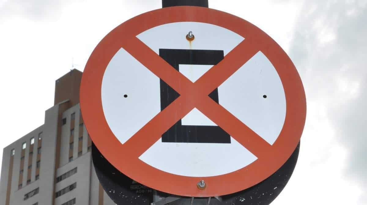 placa proibido estacionar e parar
